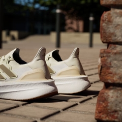 Giày chạy bộ adidas Ultraboost 5 Nữ - ID8852