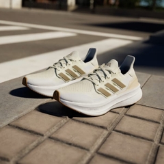 Giày chạy bộ adidas Ultraboost 5 Nữ - ID8852