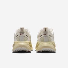 Giày chạy bộ Nike Vomero 18 Nữ - HM6804-118