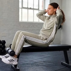 Quần dài tập luyện adidas Essentials 3 sọc Nữ - KT3789