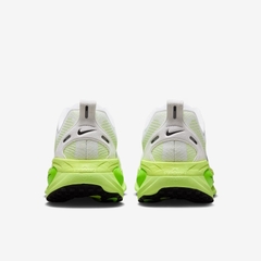 Giày chạy bộ Nike Vomero 18 Nam HM6803-100