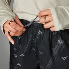 Quần short chạy bộ adidas brand love Nữ IL7221