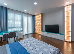 MS HA'S HOUSE