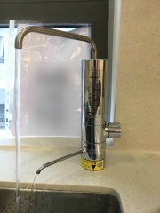 Ảnh thực vòi Cleansui AL800 được bố trí tại chậu rửa