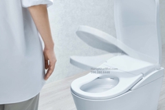 Minh họa cơ chế chung NEOREST: tự động mở nắp khi người dùng đến gần (áp dụng CES9720)