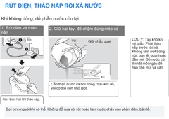 Đổ nước còn lại của CP-EB20 sau khi rút điện và tháo nắp