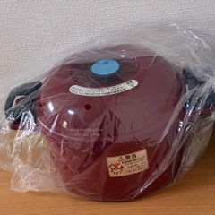 Tổng thể bộ nồi NFH-A300 RJ trong túi bảo vệ.
