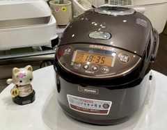 Nồi cơm điện áp suất IH 1.8L Zojirushi NP-ZT18-KS màu nâu Xoong phủ Platinum cao cấp - Model 2020_ Mới 96% BH 12 tháng