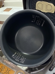 Nồi cơm điện áp suất IH 1.8L Zojirushi NP-ZT18-KS màu nâu Xoong phủ Platinum cao cấp - Model 2020_ Mới 96% BH 12 tháng