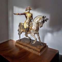 Tượng đồng mạ vàng, bạc: Napoleon vượt dãy An-pơ