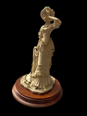 “Porcelain Muses – Những Nàng Thơ Bằng Sứ” 