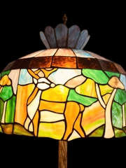“ÁNH SÁNG NGHỆ THUẬT - Cây Đèn Tiffany Lục Bảo”