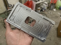 Khuôn vào kính iPhone 7 Plus