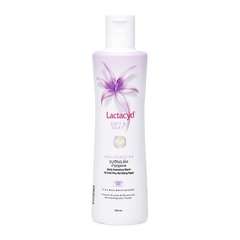 Dung dịch vệ sinh phụ nữ Lactacyd Soft & Silky 250ml