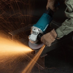 Máy mài góc 180mm dùng điện 2200W Makita GA7060