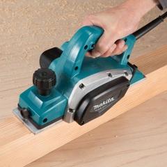 Máy bào 82mm dùng điện 500W Makita M1902B