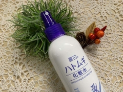 XỊT KHOÁNG DƯỠNG ẨM CHIẾT XUẤT Ý DĨ HATOMUGI 250ML - 4513574031319