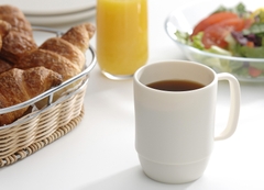 CỐC NHỰA INOMATA MUG CUP MÀU TRẮNG NGÀ 350ML - 4905596111665