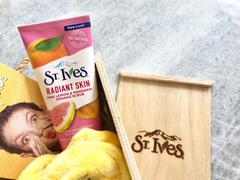 Sữa Rửa Mặt Tẩy Tế Bào Chết ST. Ives Radiant Skin Pink Lemon & Mandarin Orange Scrub