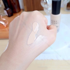 Kem Nền Bobbi Brown Skin Longwear Weightless Foundation SPF 15