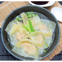 Hoành thánh ăn liền Toyo Suisan vị Tôm thịt gói 55gr (Xanh lá ...