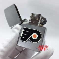 Zippo La Mã XVI - 2000 Satin Chrome Chủ đề Philadelphia Flyers (New)