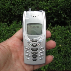 Điện thoại Nokia 8250 Đen - Máy pin sạc - BH 1 tháng