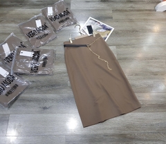 Chân Váy Vero Nâu Kèm Belt