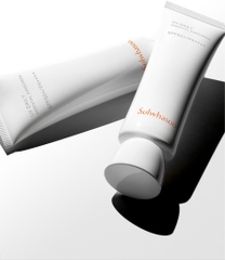 Kem chống nắng hàng ngày Sulwhasoo UV Daily Essential Sunscreen Special Set SPF50+ / PA++++ (kem chống nắng 50ml+10ml + First Care Activating Essence 8ml + Ginseng Soap 50g)