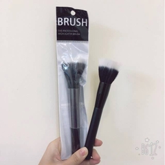 Cọ Trang Điểm Phấn Bắt Sáng Highlight Aritaum The Professional Highlighter Brush