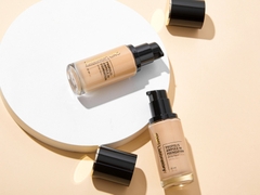 Kem nền trang điểm dưỡng da chứa tinh chất keo ong Cnp Laboratory Propolis Ampule In Foundation SPA 30 / PA++ 35ml