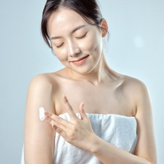 Kem tắm trắng hương nước hoa nâng tông da khi tắm dưỡng ẩm làm săn chắc da dưỡng trắng da body BAN & NI In shower body tone up cream 300ml