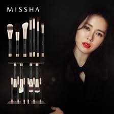 Bộ cọ trang điểm có thanh treo cọ Standing magnetic brush set