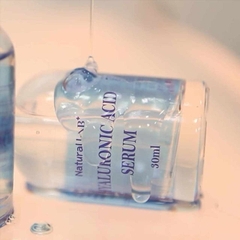 Tinh chất axit hyaluronic dưỡng ẩm sâu cho da Natural Lab Hyaluronic ACID Serum không chứa bất cứ thành phần gây hại và an toàn ngay cả với làn da nhạy cảm