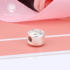 Charm bạc hình đồng tiền xỏ ngang mạ vàng