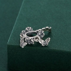 Charm bạc hình vòng hoa bướm