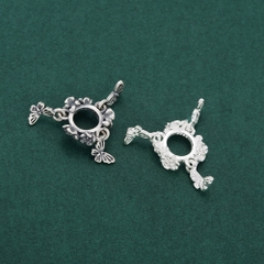 Charm bạc hình vòng hoa bướm