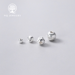 Charm bi bạc họa tiết kẻ dọc