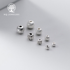 Charm bi bạc họa tiết kẻ dọc