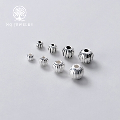 Charm bi bạc họa tiết kẻ dọc