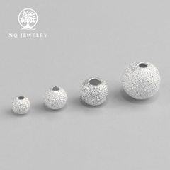 Charm bi bạc họa tiết xỏ ngang