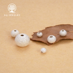 Charm bi bạc họa tiết xỏ ngang