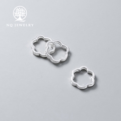 Charm bạc hình hoa 6 cánh lồng hạt xỏ ngang