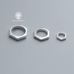 Charm bạc hình lục giác lồng hạt (8.2mm)