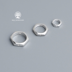 Charm bạc hình lục giác lồng hạt (8.2mm)