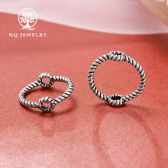 Charm bạc tròn xoắn lồng hạt xỏ