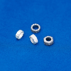 Charm bạc chặn hạt họa tiết đồng xu