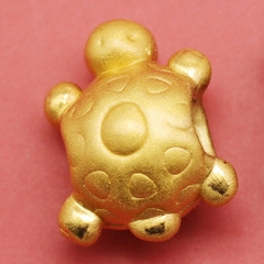 Charm bạc hình con rùa xỏ ngang