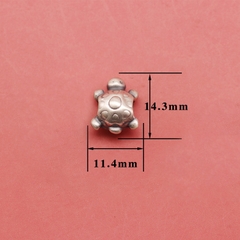Charm bạc hình con rùa xỏ ngang