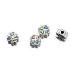 Charm bạc cỏ bốn lá xỏ ngang